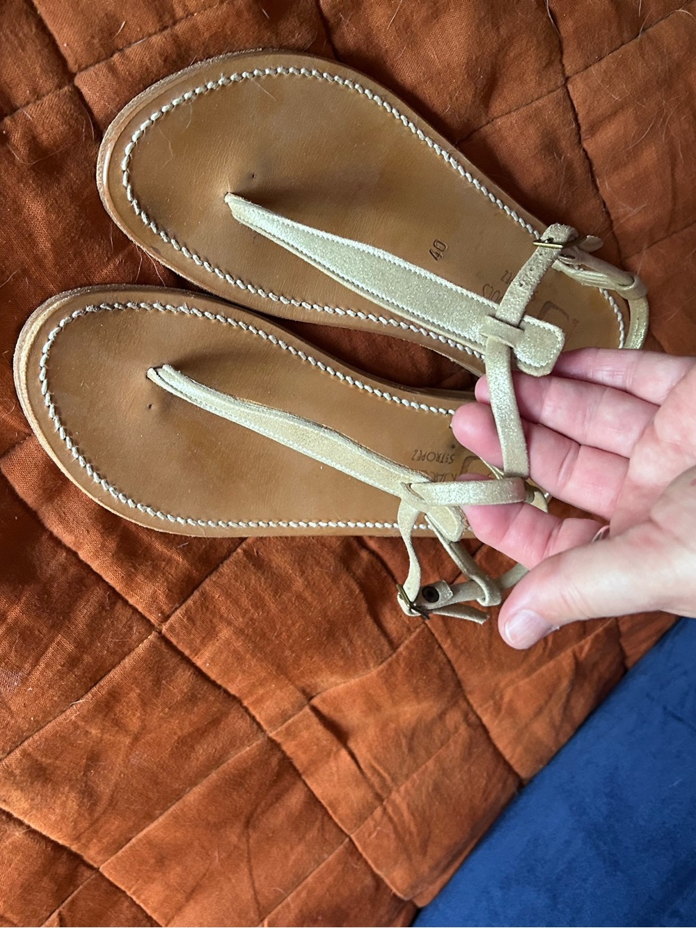 Neutral slight metallic T-Strap Sandals k Jacques st tropez 40